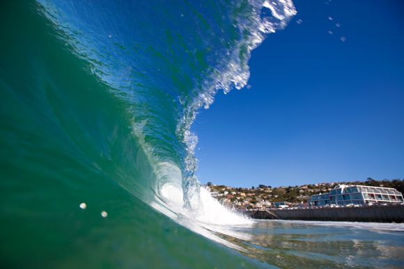 Barelling wave at St Clair Beach