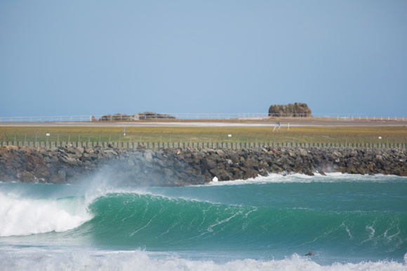 Lyall Bay lefts on fire