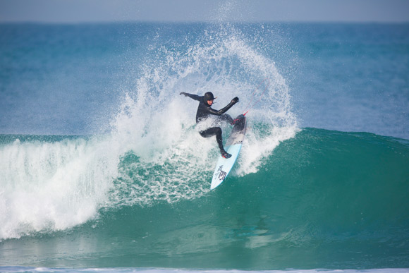 JC losing his fins for a moment