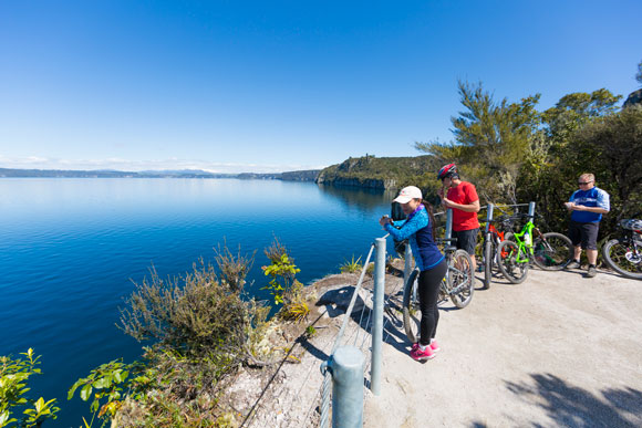 Bluebird day on the Great Lake Trail