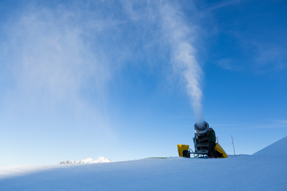 Snow gun topping up