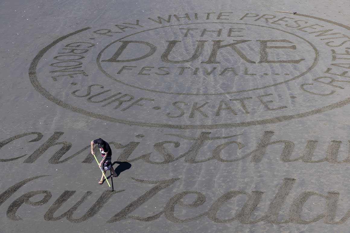 Sand artist Jeremy Lillico: finishing touches