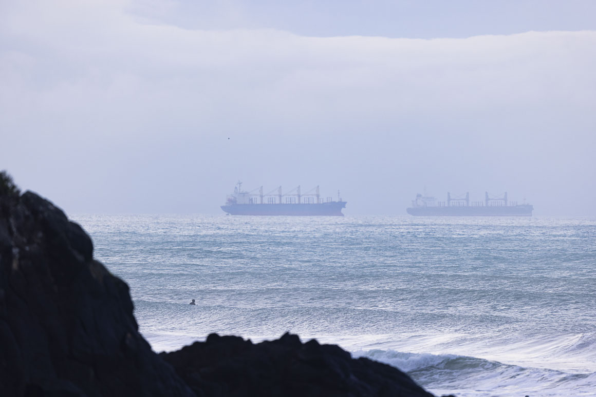 Lines and freighters