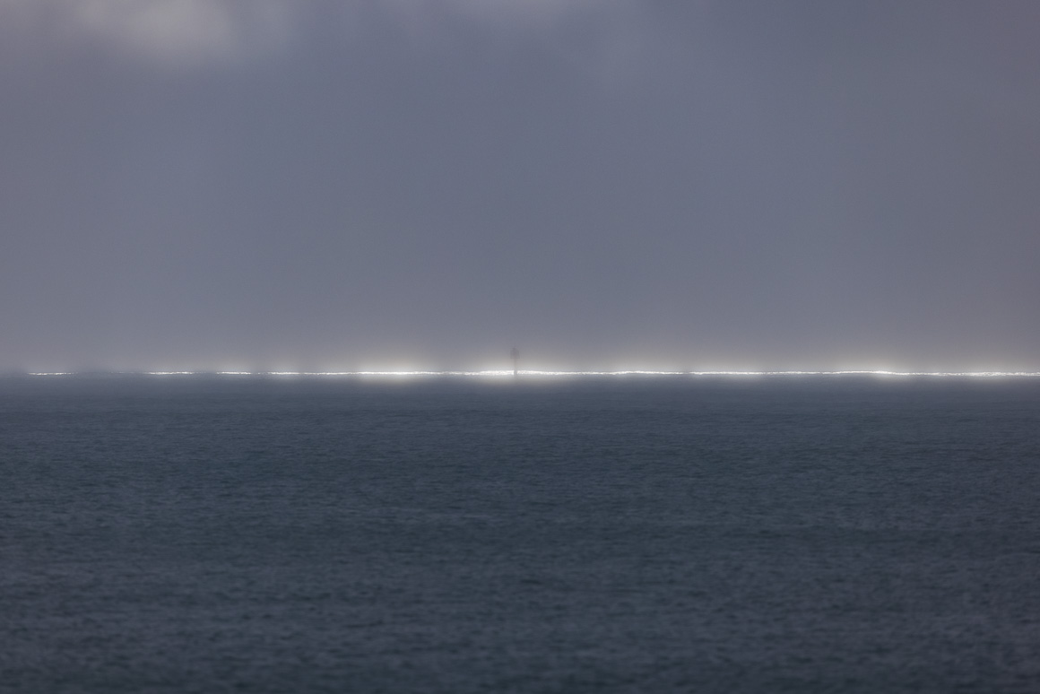 Light between fronts
