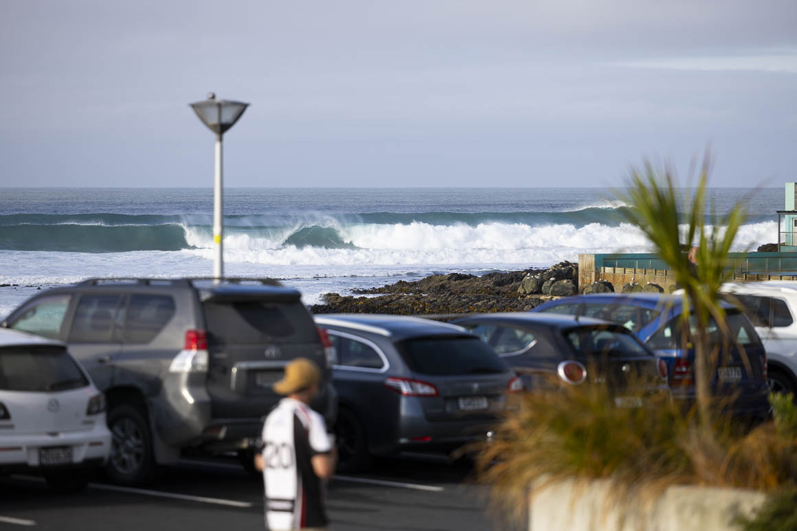 New swell rolls into the 9012