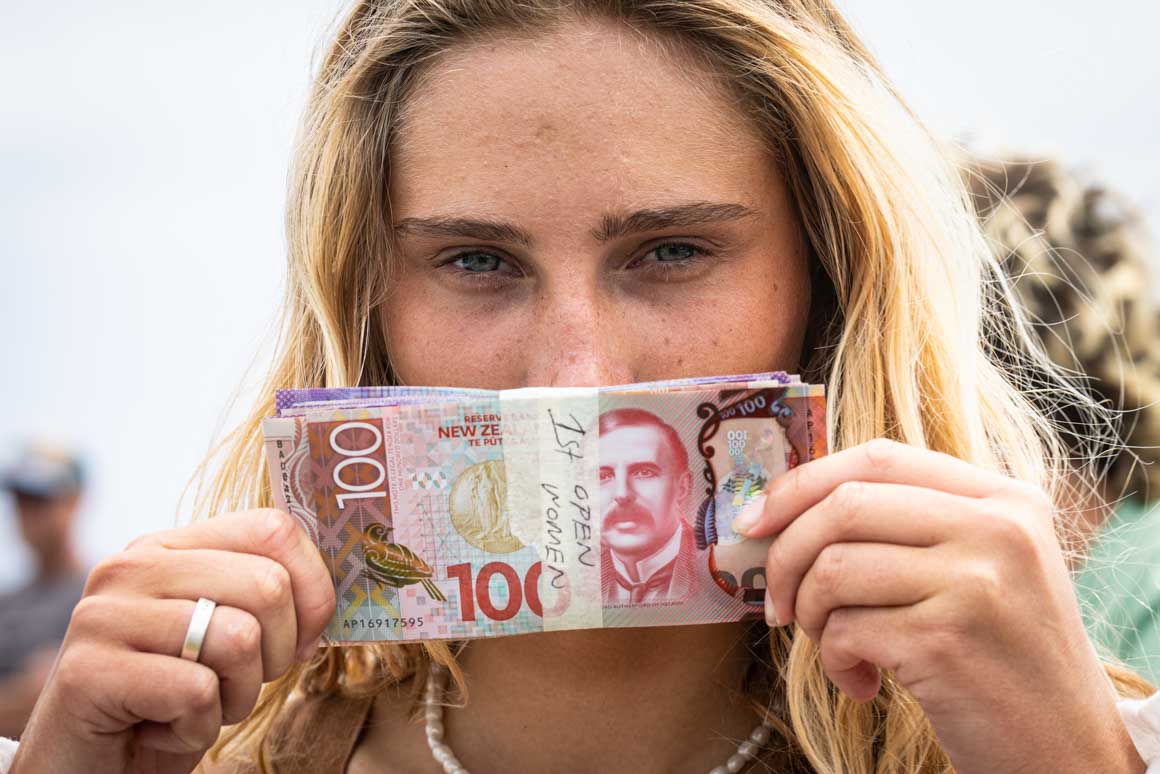 Ava with her $1000 winnings