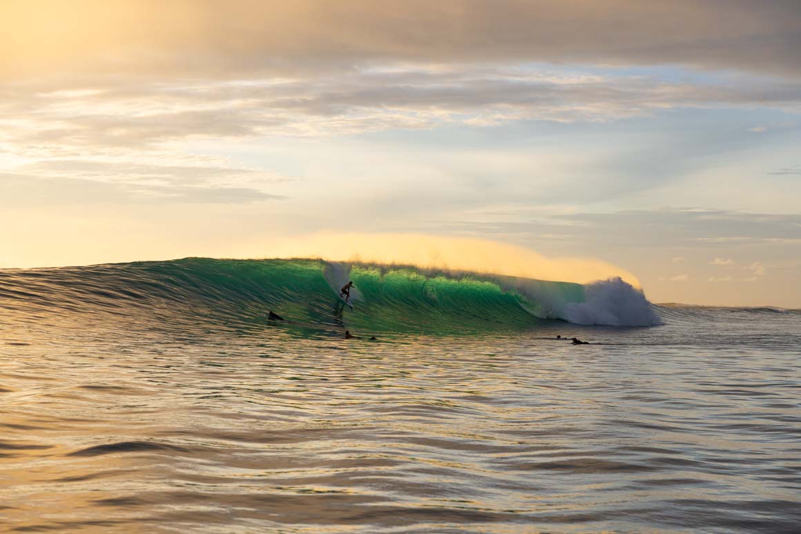 Keo on a dawn set